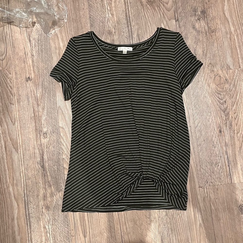 Small short sleeve Nine Britton shirt
